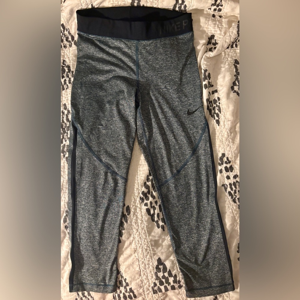 00’s Vintage Nike Women’s Black & Gray Capri Leggings Sz M Excellent Condition!